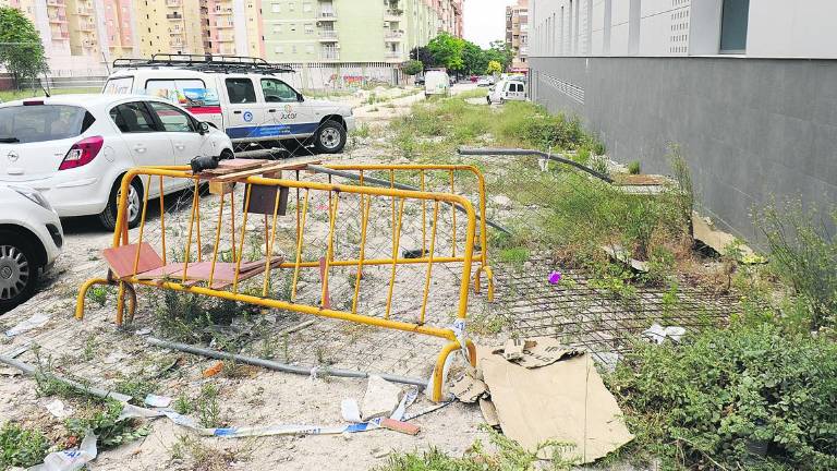 La Diputación ve “dejadez” en las obras de la calle Cataluña