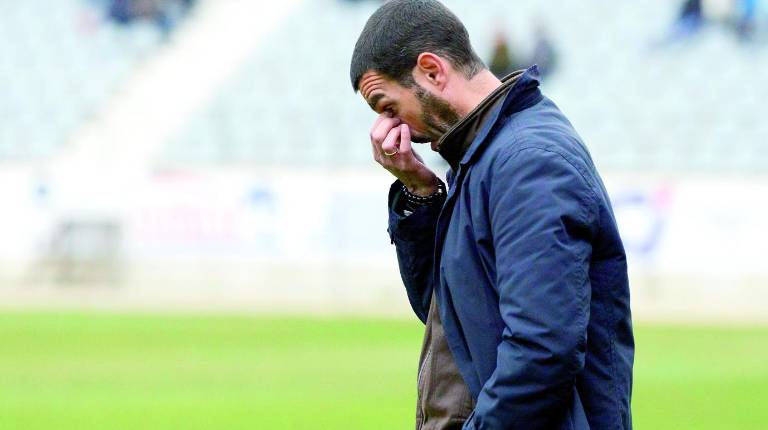 <span style=text-transform:uppercase>partIDO</span><i>. Ramón Tejada hace un gesto en un encuentro celebrado en el Estadio de La Victoria esta temporada.</i>