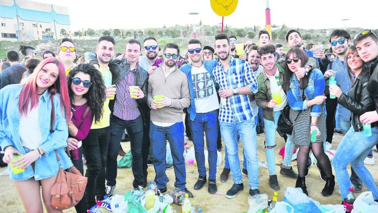 Unos 6.000 jóvenes asisten a la cita en el recinto ferial