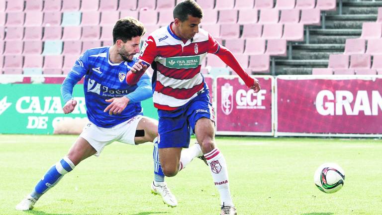 El Linares suma un punto de oro en Los Cármenes