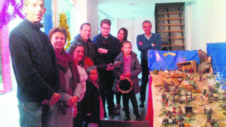 La Redención coloca un belén solidario