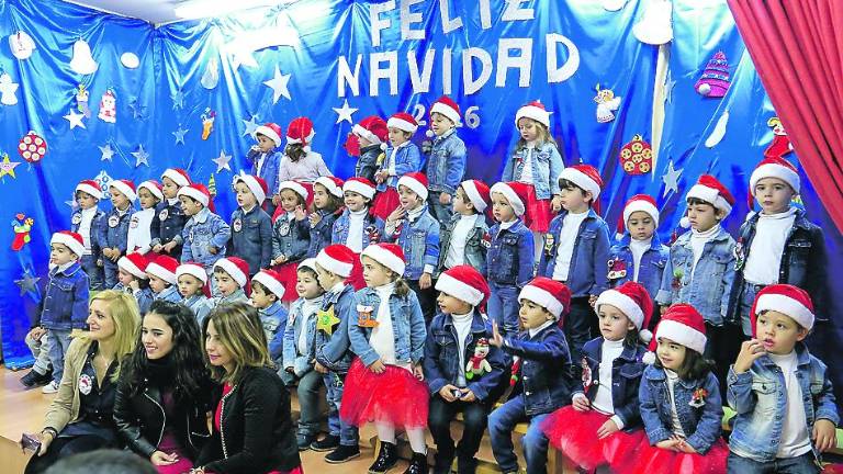 Festival navideño en el colegio Tucci