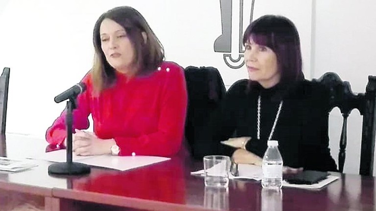 Micaela Navarro define la Constitución