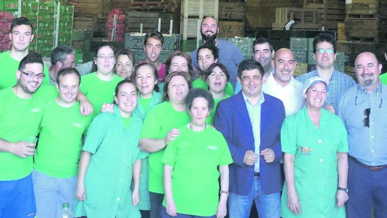 El presidente de la Diputación visita en Jamilena la empresa Ajos Gallardo