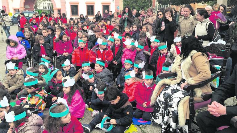 Estudiantes reivindican a Teresa de Calcuta y Gandhi