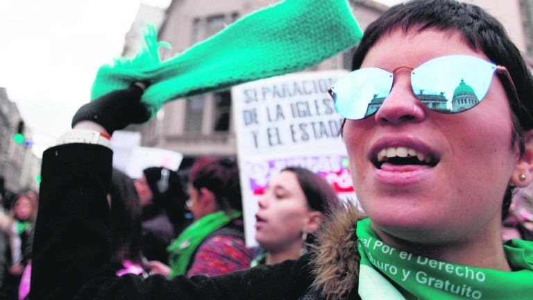 Argentina da vía libre para votar la legalización del aborto