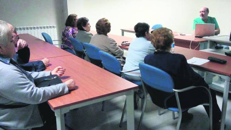 Charla sobre los cuidados a los mayores