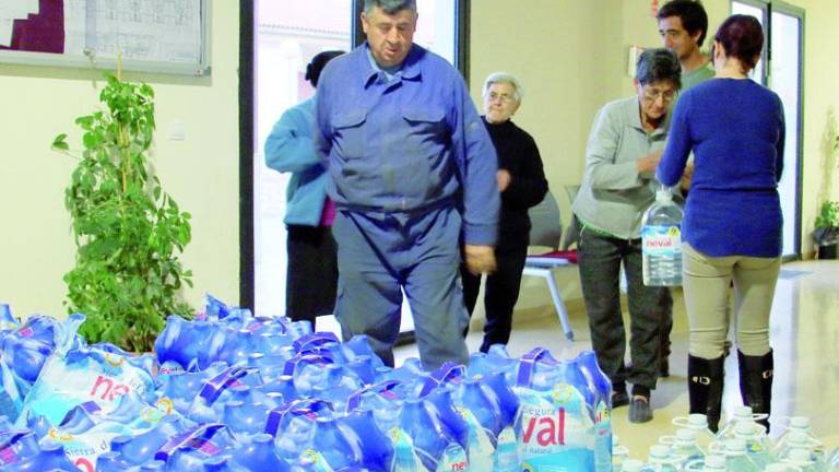 Los vecinos de Mogón siguen sin poder beber agua
