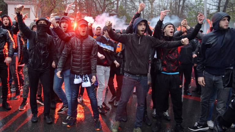 Herido en el cuello un vigilante al ser atacado con un arma blanca por ultras en San Mamés