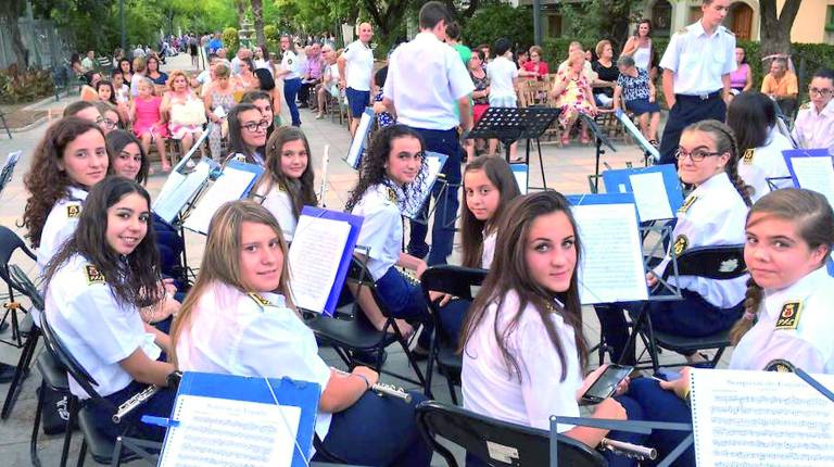 AIRE LIBRE <i>Banda de Música Pedro Gámez Laserna, en un concierto en el parque. </i>