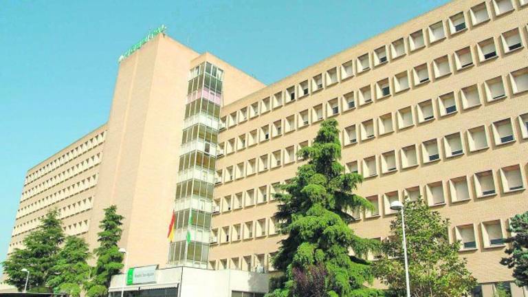 Un herido tras caer parte de un muro en una urbanización de Linares