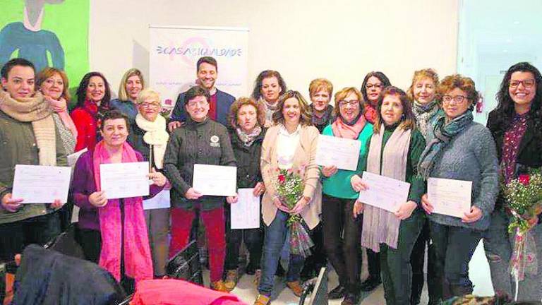 Mujeres conectadas y en línea