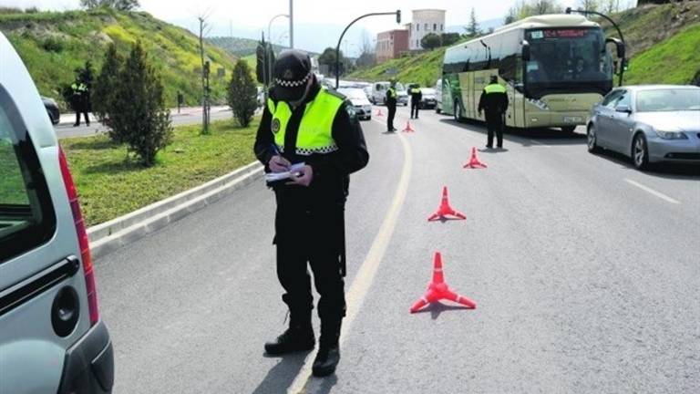 Controles, cortes de tráfico y cambios en los urbanos en Semana Santa