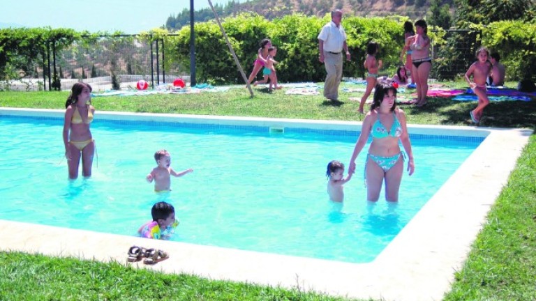 El Ayuntamiento abrirá la piscina de El Tomillo este verano