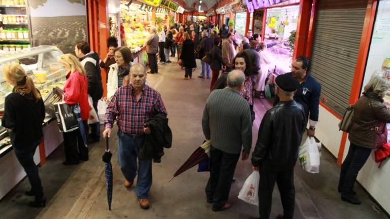 Firmas para exigir mejoras los mercados de abastos de Jaén