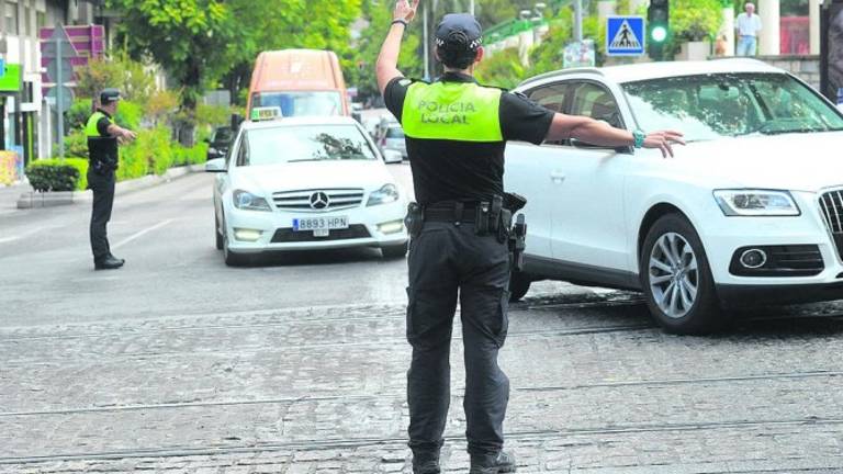 Casi 50 multas durante la campaña contra las distracciones al volante