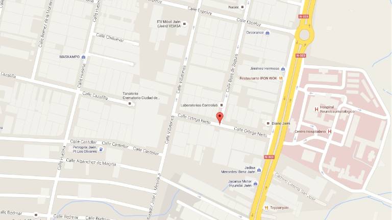 Corte de tráfico en la Calle Ortega Nieto del polígono Los Olivares