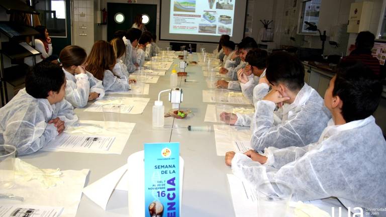 Participantes en el taller “Acuíferos: nuestras amigas las aguas subterráneas”
