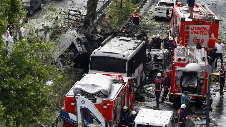Once muertos en un atentado contra un autobús de policías en Estambul