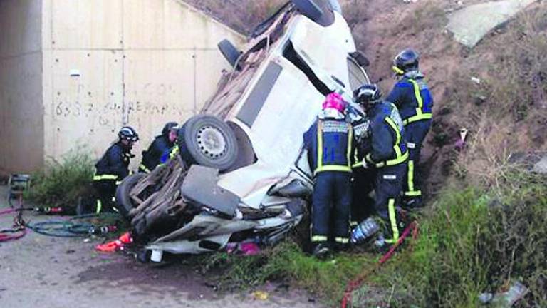 Cinco muertos al salirse una furgoneta en la autovía que une Lorca y Águilas