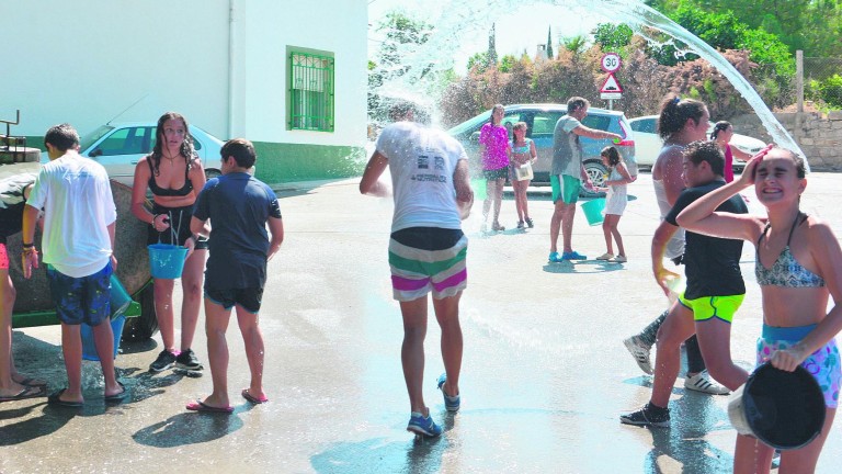 Diversión en Santa Eulalia con la “Fiesta del Agua”