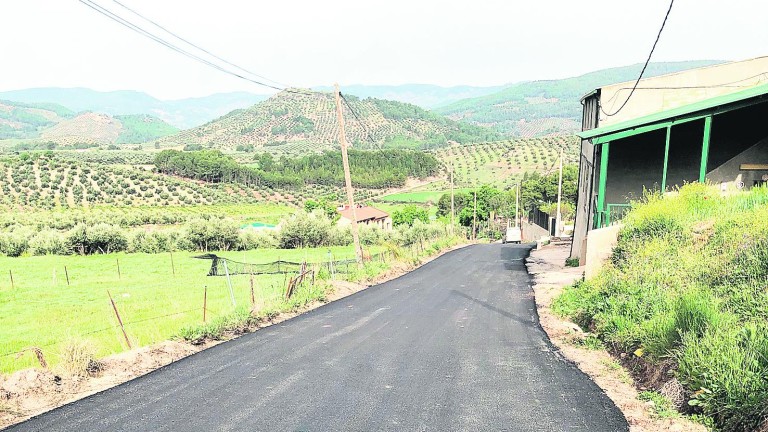 Mejoras en el suministro de agua y asfaltado en la Hoya de Hervás