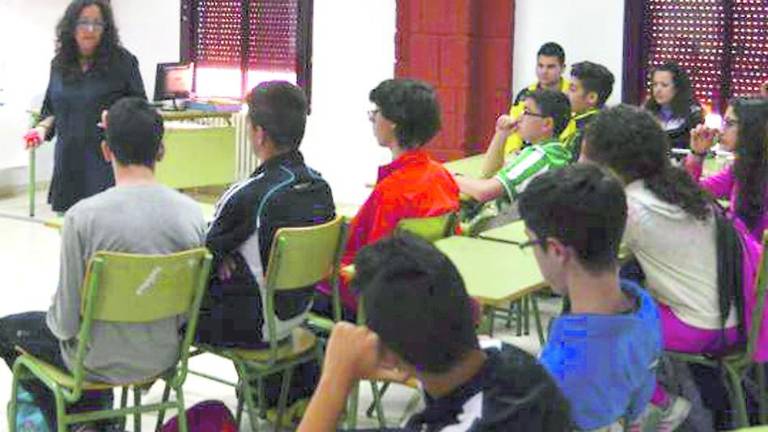 Imparten charlas sobre salud sexual a jóvenes de Marmolejo