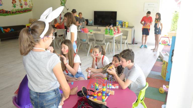 Escolares llevan su alegría al “Jardín de los Sueños”