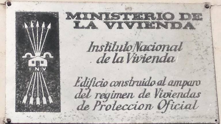 Ciudad libre de emblemas que recuerden el pasado franquista