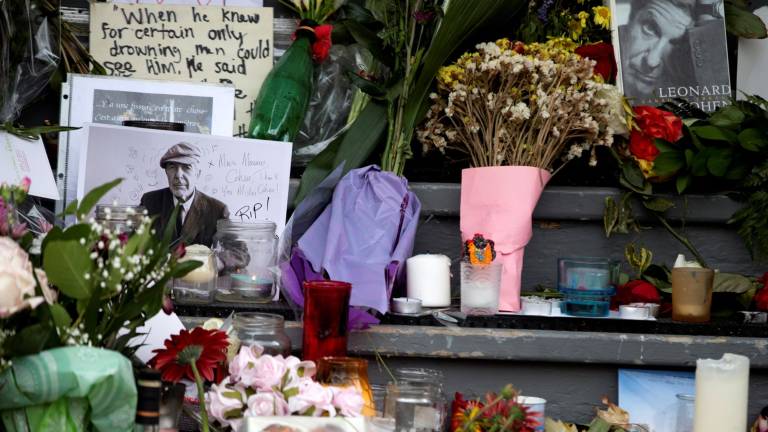 Los canadienses rinden tributo a Leonard Cohen tras su muerte
