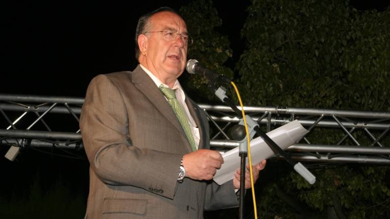 Medio siglo de trayectoria jurista de un carolinense amante de la poesía, la pintura y la expresión artística de la tauromaquía