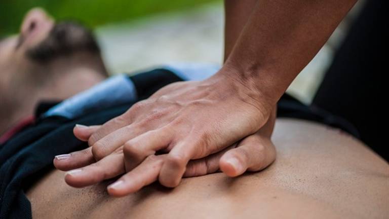 Fallece en plena calle por una parada cardiorespiratoria