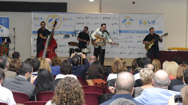 “Los Condensadores de Fluzo” actuaron la Gala del 25 Aniversario de la Asociación Síndrome de Down
