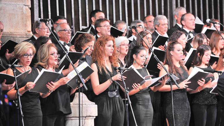 El “Carmina burana” suena magnífico ante la Catedral