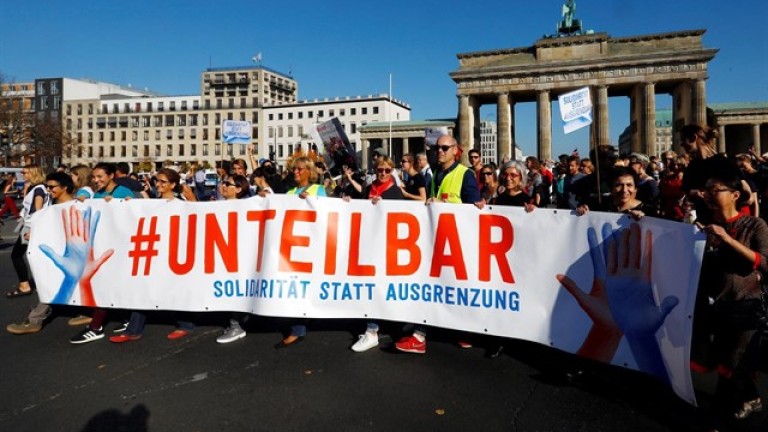 Berlín se manifiesta contra el racismo