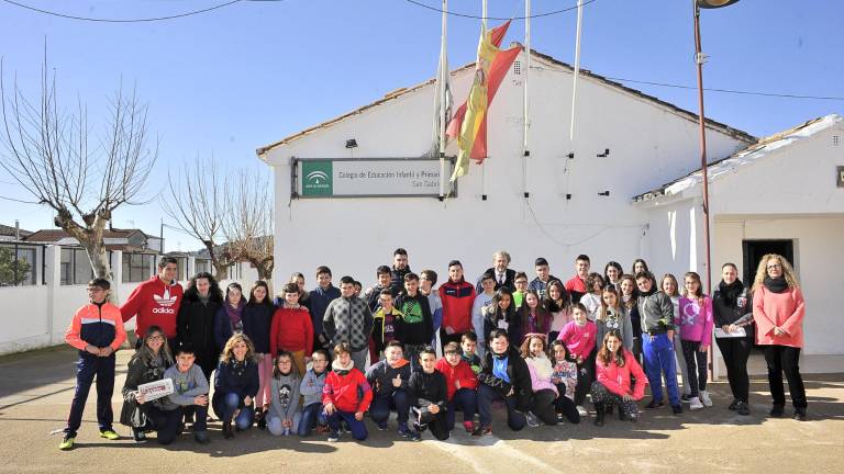 Una aldea acogedora con un marco natural increíble