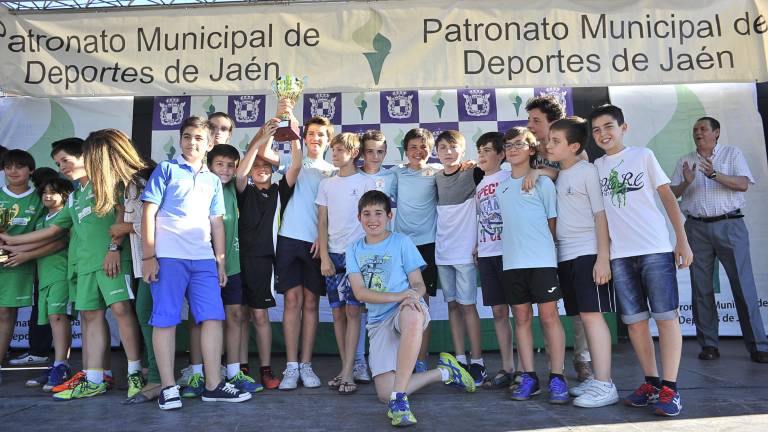 Trofeos para premiar el esfuerzo deportivo de las jóvenes promesas de Jaén