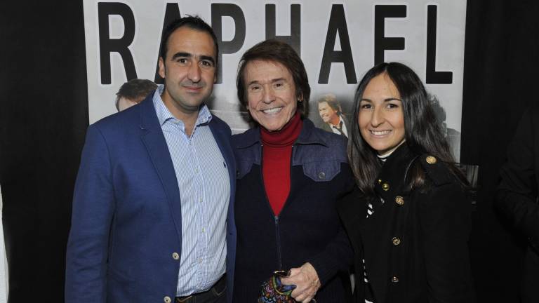 Raphael se emociona con una fotografía de sus inicios con su madre