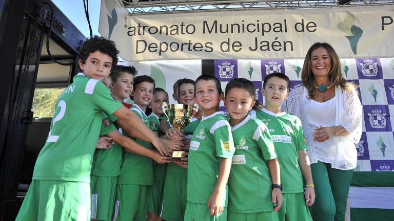 Trofeos para premiar el esfuerzo deportivo de las jóvenes promesas de Jaén