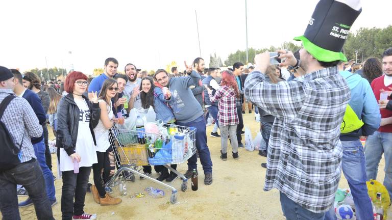 Unos 6.000 jóvenes asisten a la cita en el recinto ferial
