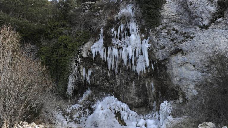 La Cascada del Zurreón totalmente helada
