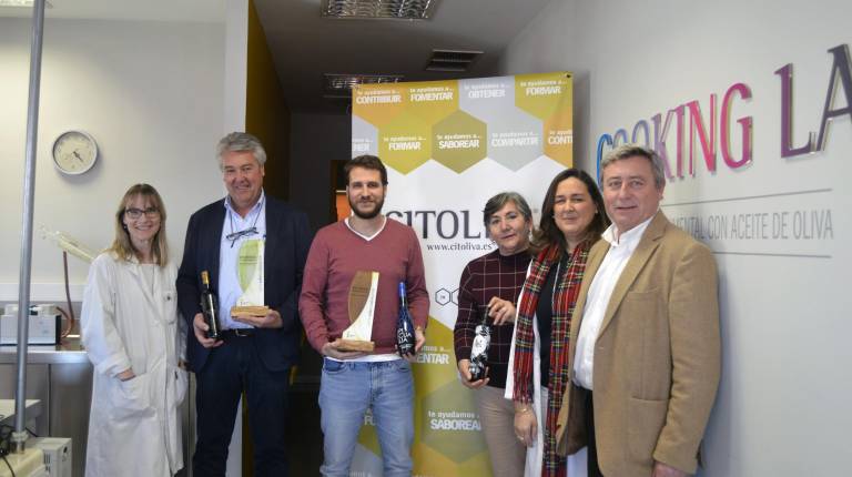 <i>Raquel Costales, Francisco Montabes, Juan Antonio Parrilla, Carmen López, Mari Paz Aguilera y Juan Gadeo.</i>