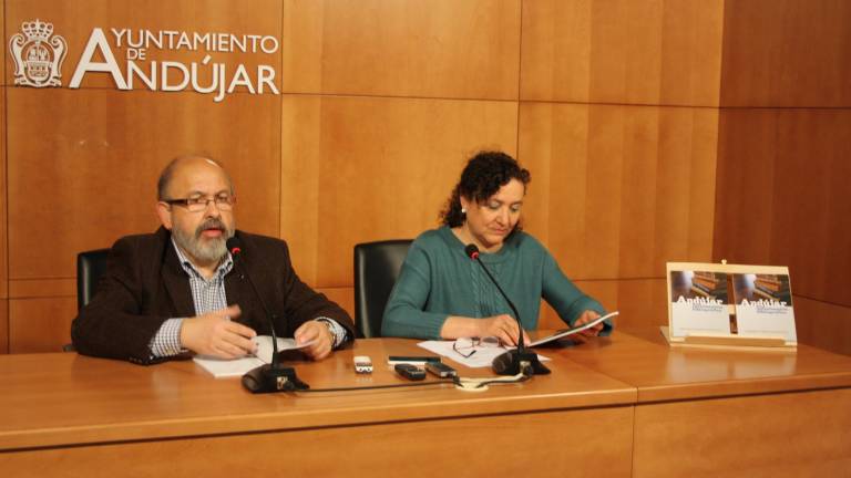 El cronista oficial bucea en las fuentes de la historia