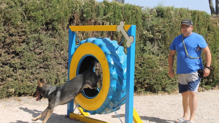 Villacarrillo inaugura su primer parque canino