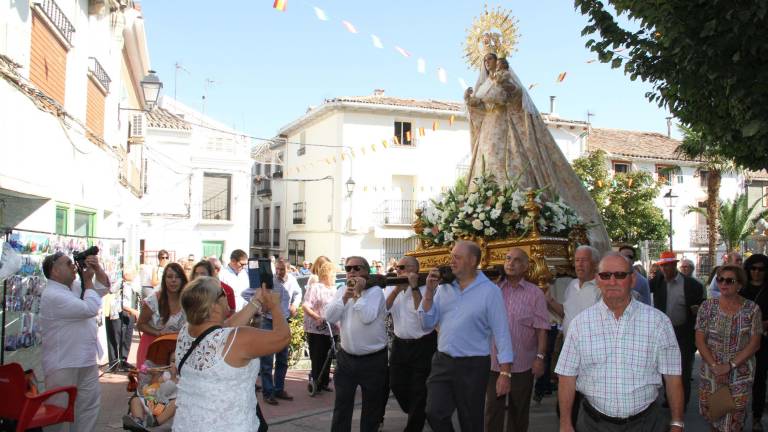 La Virgen del Campo hace vibrar a los genavenses