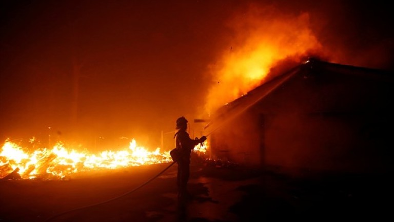 42 muertos por el fuego en California