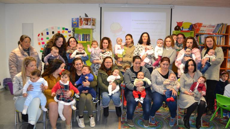 Cambil y Arbuniel rinden homenaje a los bebés nacidos en 2017