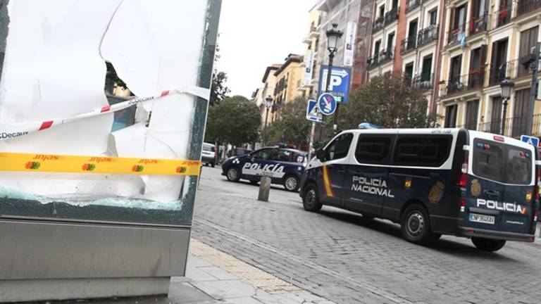 Fotos y vídeos de los disturbios en Lavapiés tras la muerte de un mantero