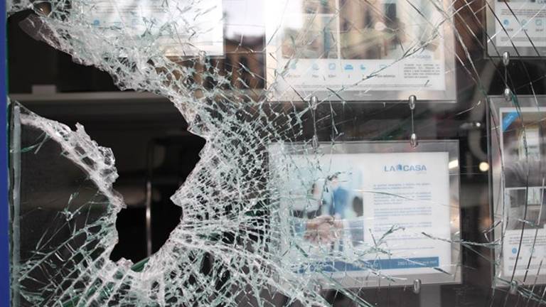 Fotos y vídeos de los disturbios en Lavapiés tras la muerte de un mantero