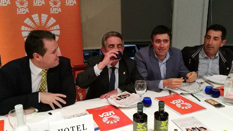 Revilla “cata” la calidad del oro líquido jiennense